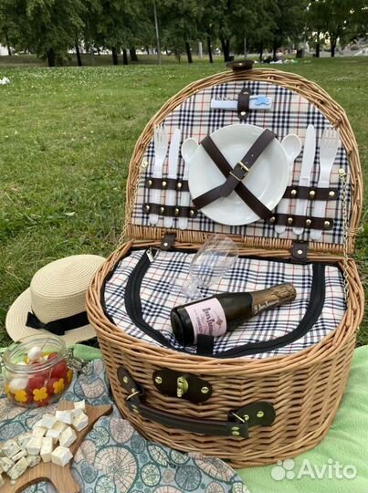 Корзина для пикника с посудой (аренда)