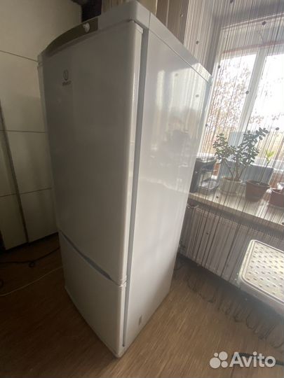 Холодильник бу Indesit