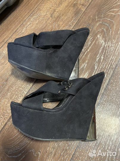 Шлепанцы на платформе