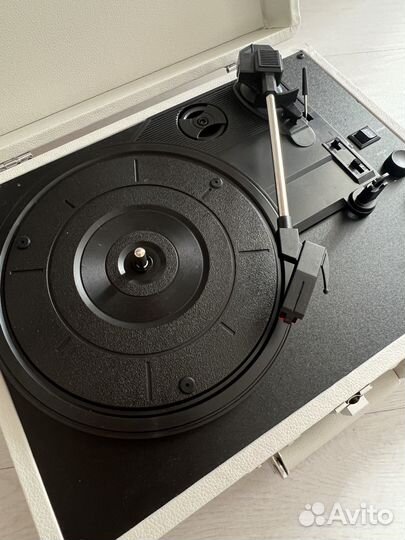 Виниловый проигрыватель Crosley Cruiser Deluxe