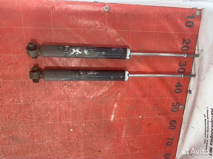 Амортизатор задний Toyota Auris ZRE151 1zrfe 2007