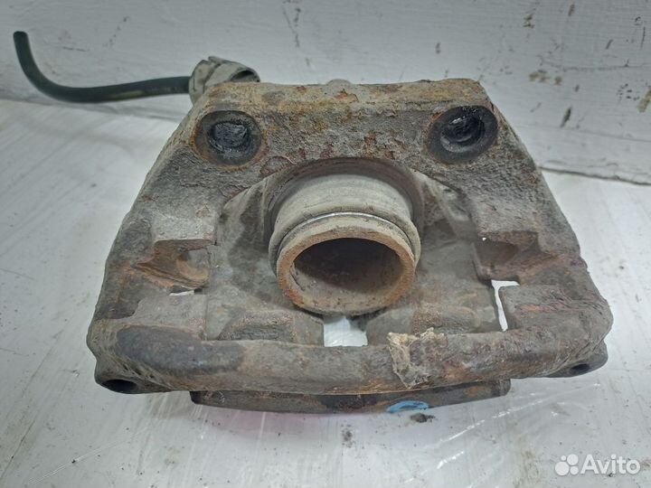 Суппорт передний левый