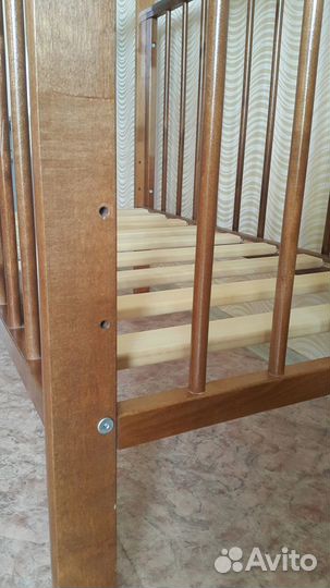 Кроватка детская из массива