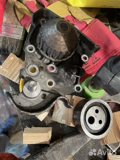 Помпа охлаждения renault logan 1,4 8 кл k7j