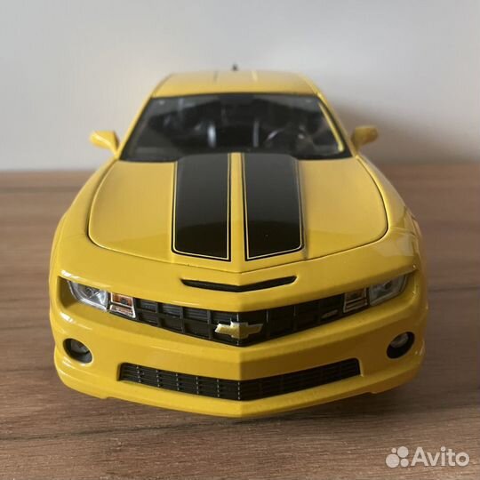 Модель автомобиля Chevrolet Camaro SS 1:18 Maisto