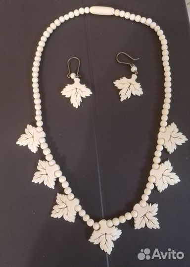 Колье из кости
