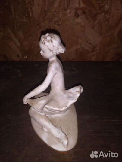 Статуэтка фарфор