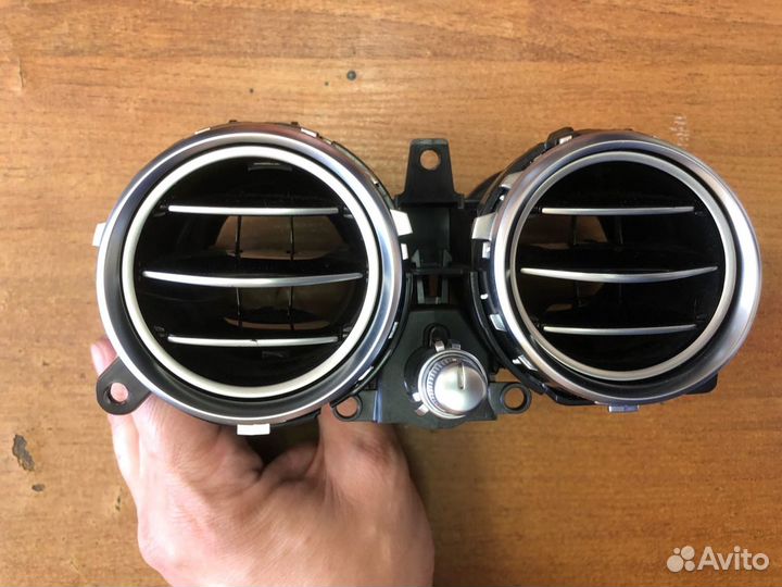 Дефлектор торпедо центральный Mercedes W213