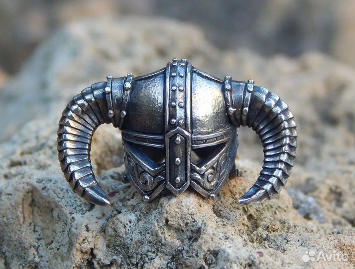 Бусина Темляк Брелок Скайрим Skyrim Шлем из Игры