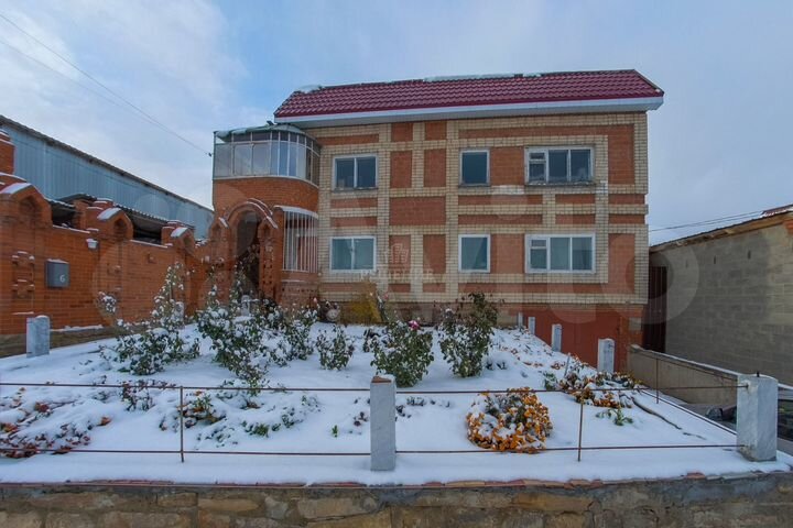 Коттедж 334 м² на участке 7 сот.