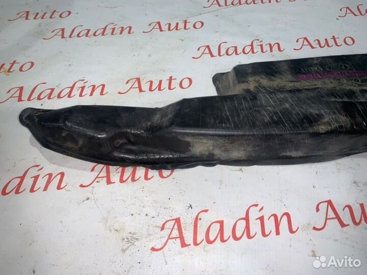 Уплотнитель крыла передний левый Ford Focus 3 1.6