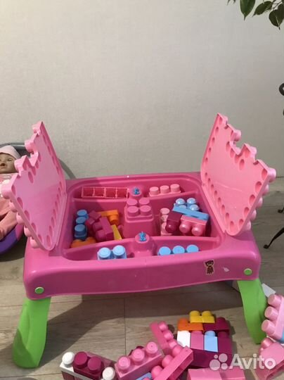 Столик с конструктором