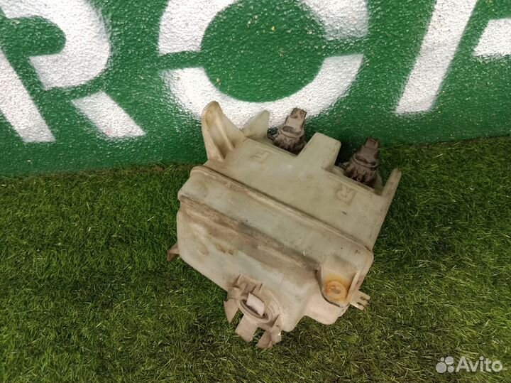 Бачок омывателя для Toyota Wish 1