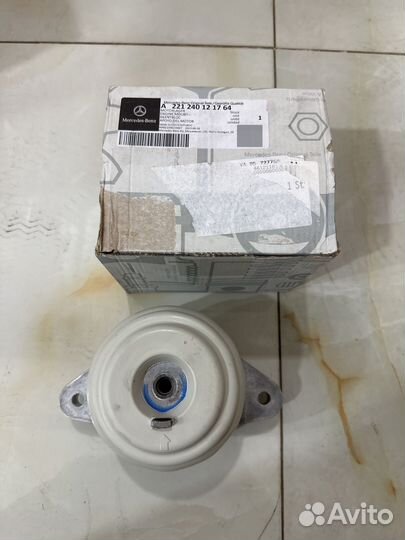 Опора двигателя на мерседес 221