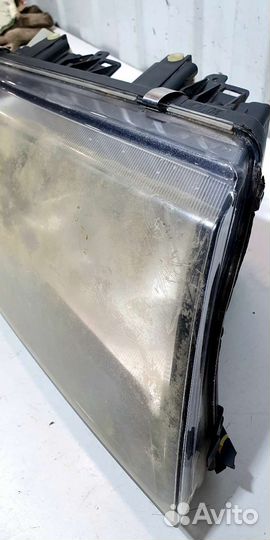 Фара передняя правая с дефектами Skoda Fabia