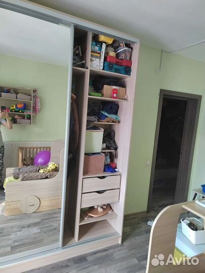 Шкаф трехстворчатый бу с зеркальными тремя дверями