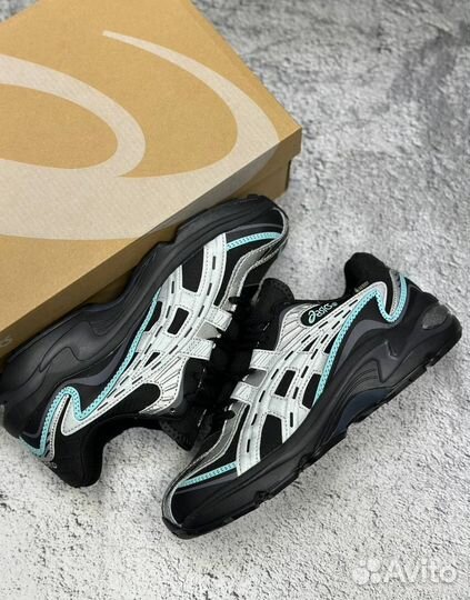 Кроссовки оптом