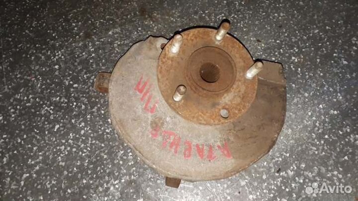 Кулак поворотный передний правый Mitsubishi