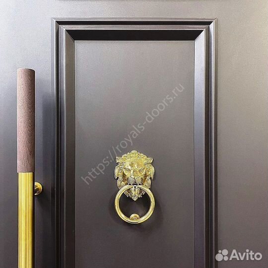 Входная Парадная дверь в загородный дом