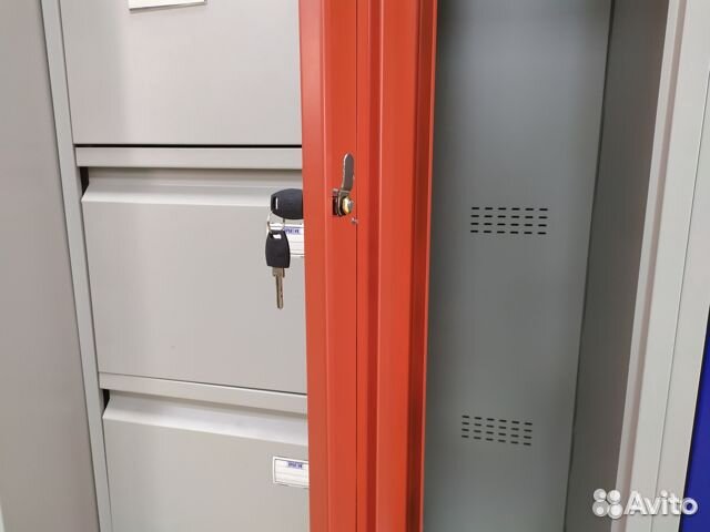 Шкаф металлический для раздевалки