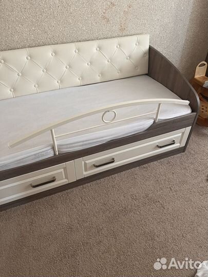 Защитный бортик для детской кровати