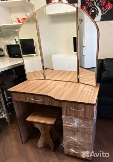 Третьяж(трюмо)