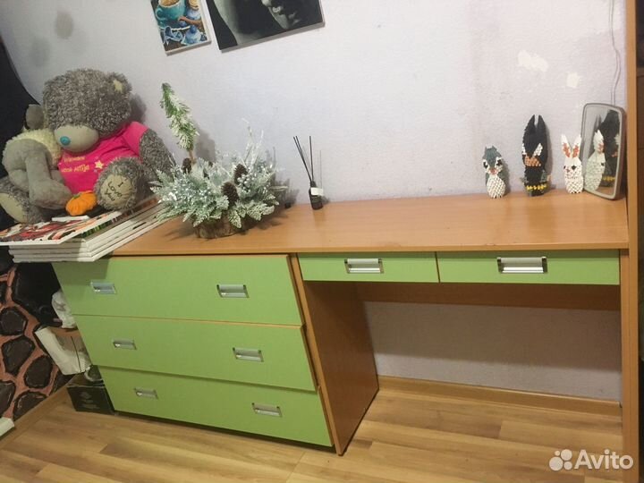 Кровать и письменный стол