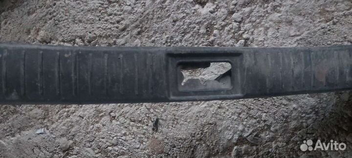 Накладка замка багажника на Nissan Skyline v35