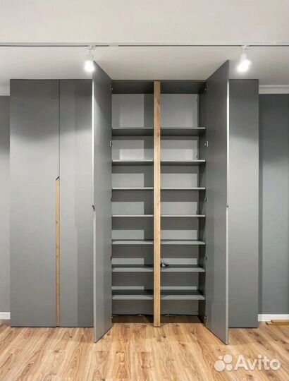 Шкаф распашной современный