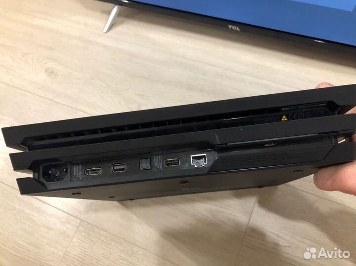 Sony PS4 PRO 1Тб / 2 джоя / станция