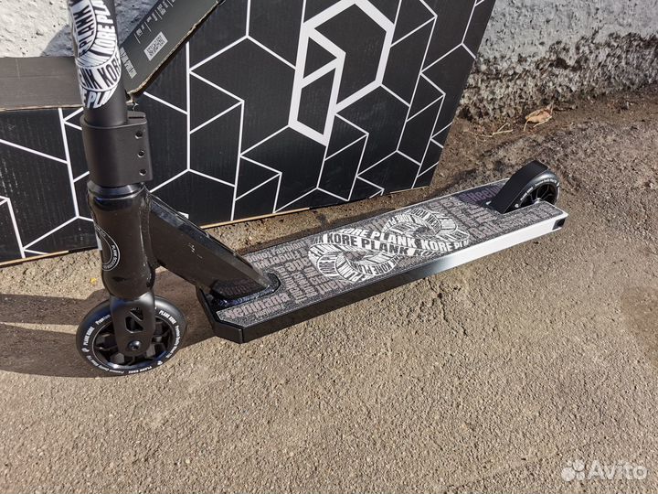 Самокат трюковой Plank Kore Black/White (Новый)