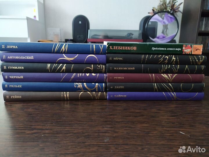 Книги (Пелевин, Прилепин, поэзия, комиксы)