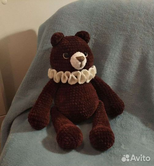 Вязаная игрушка ручной работы мишка