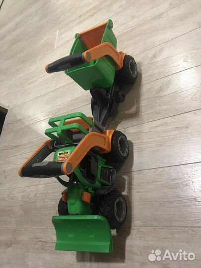 Трактор. Игрушки. Машины