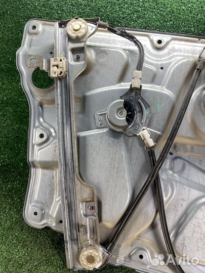 Стеклоподъемник передний правый Nissan Primera p12