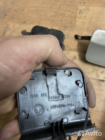 Заглушка буксировочного крюка переднего бампера