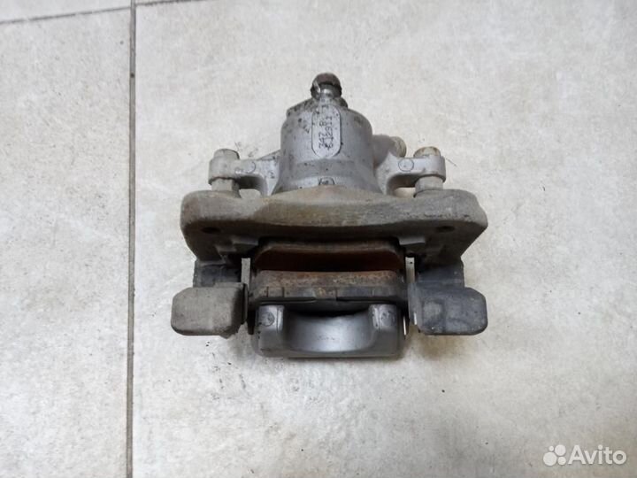 Суппорт задний левый Toyota Camry ASV50 50 55