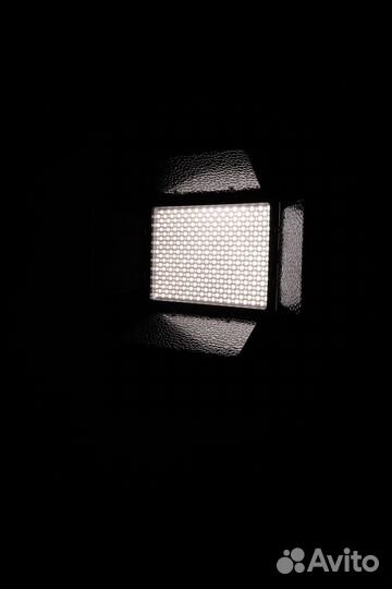 Видеосвет yongnuo 600L