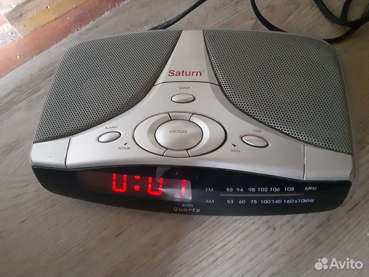 Радио часы радио FM /AM + светочасы от сети 220в