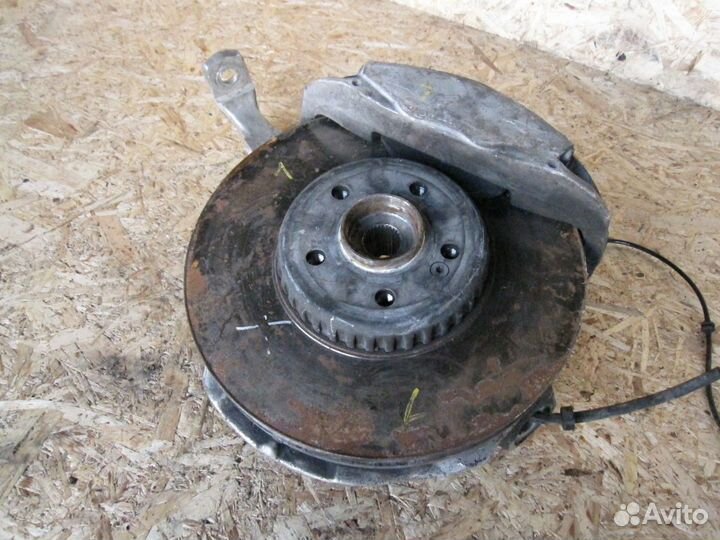 Кулак передний левый Mercedes-Benz Glc X253 2015