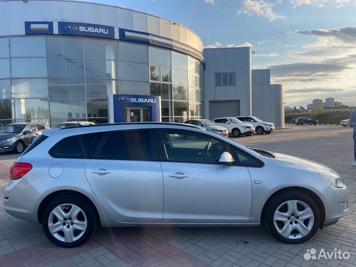 Opel Astra, 2011