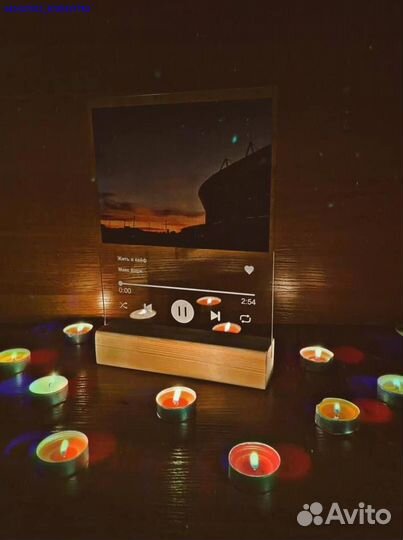 Пластинка в стеклянной раме: слушай с удовольствием