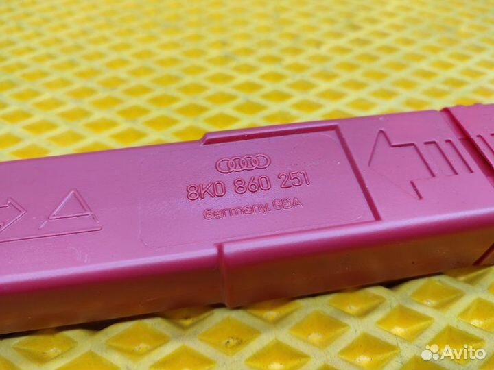 Знак аварийной остановки c футляром Audi Q5 8R 3.2