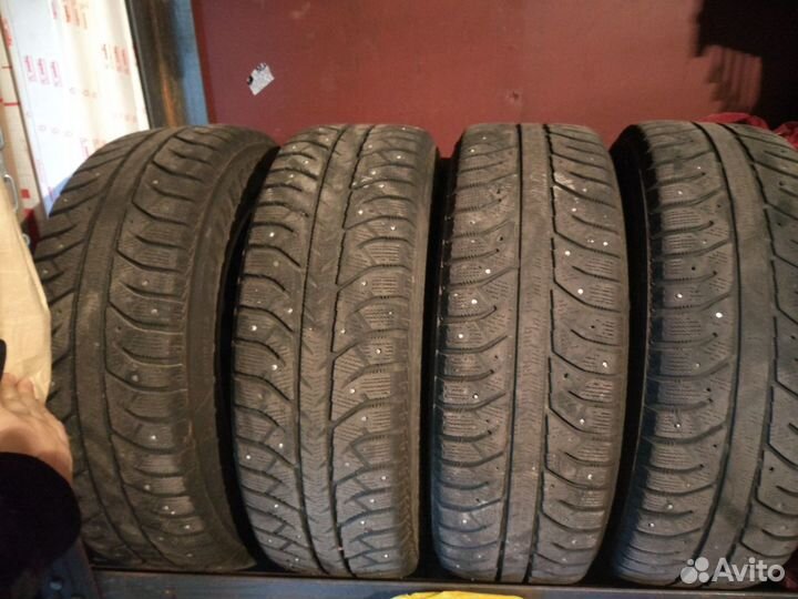 Зимние шины Bridgestone 195/65 R15 91T