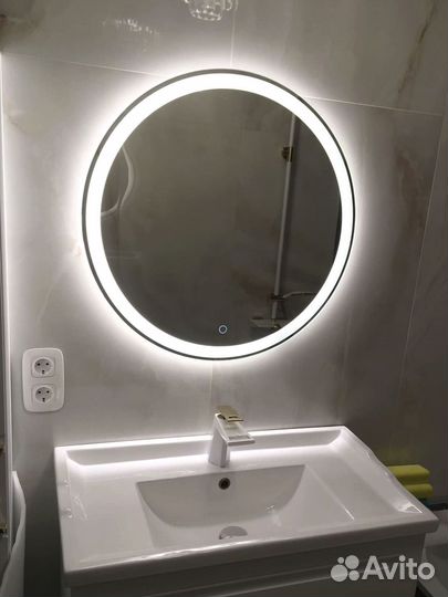 Большое зеркало с подсветкой