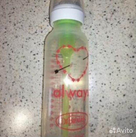 Клеенка,бутылочки,ершик,расчески,щипчики,ложечка