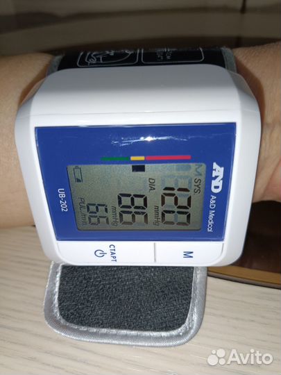 Тонометр на запястье AND UB-202 автомат