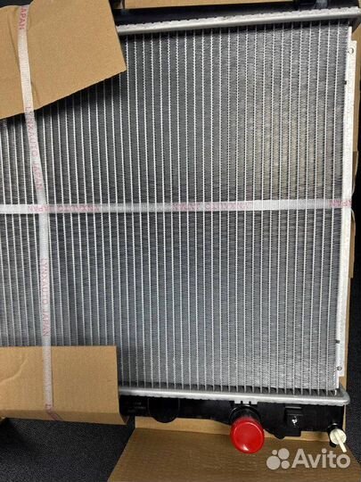 Радиатор охлаждения Noah / Voxy / Ipsum