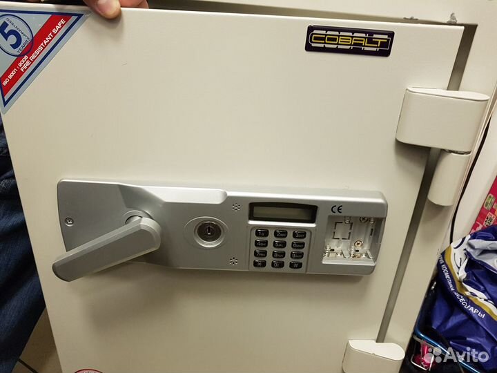 Вскрытие замков, дверей, сейфов. Замена замков