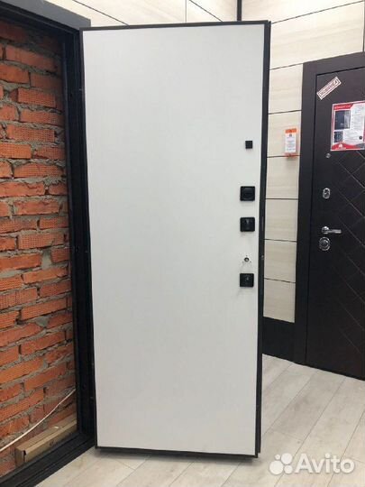 Дверь входная в квартиру